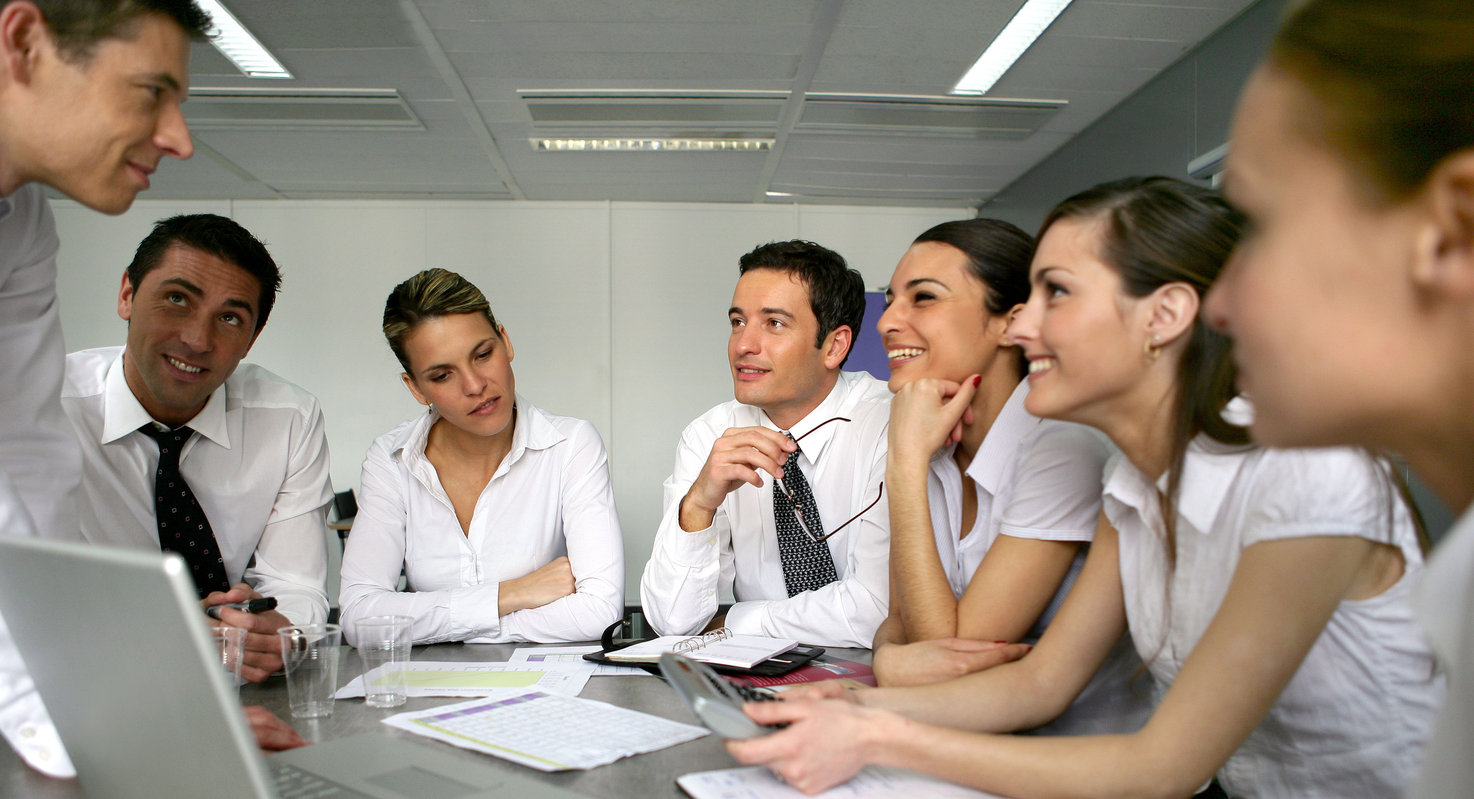 Image d'entreprise en séminaire pour illustrer notre formation Développer son segment séminaire réservée aux hôtels et hébergements touristiques